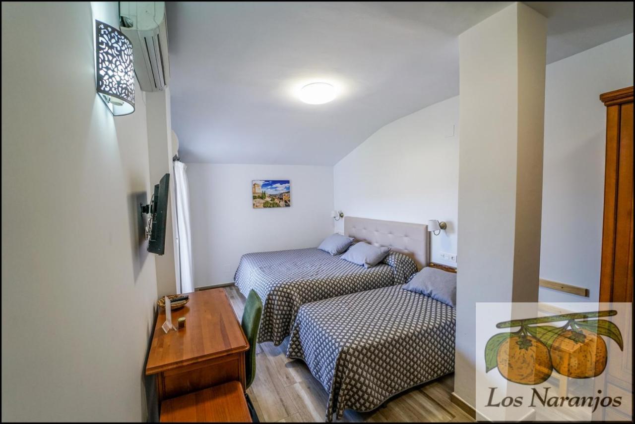 Hostal Y Apartamento Rural Los Naranjos Melegis Exterior photo